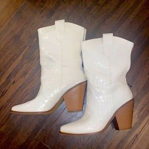 Jessie James Decker white western booties